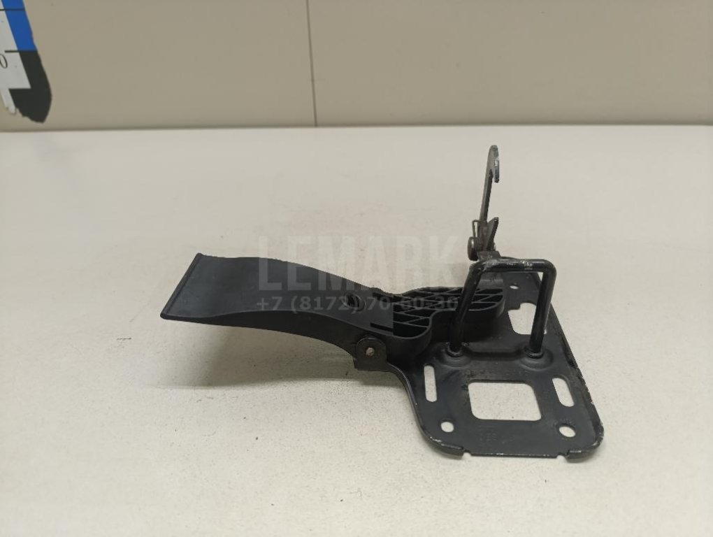 Крючок капота