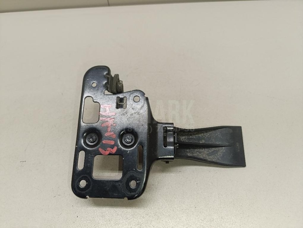 Крючок капота