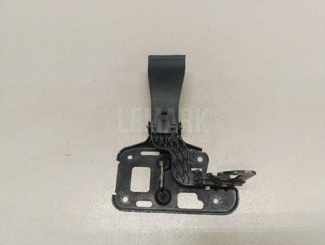 Крючок капота