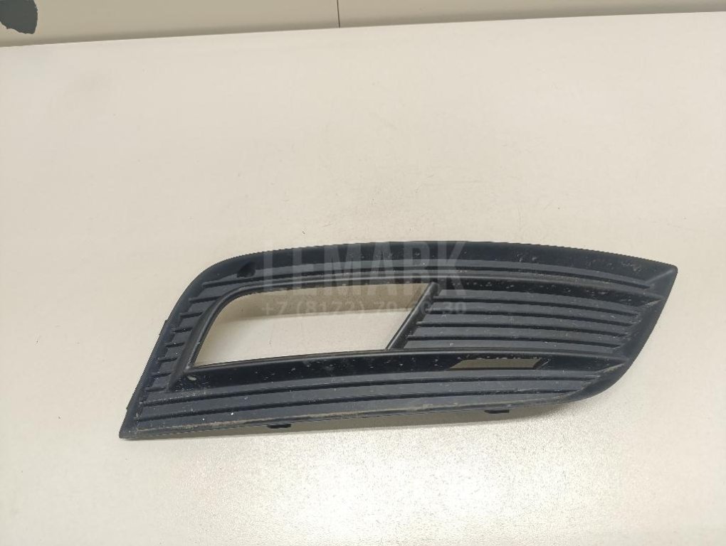 Решетка в бампер правая