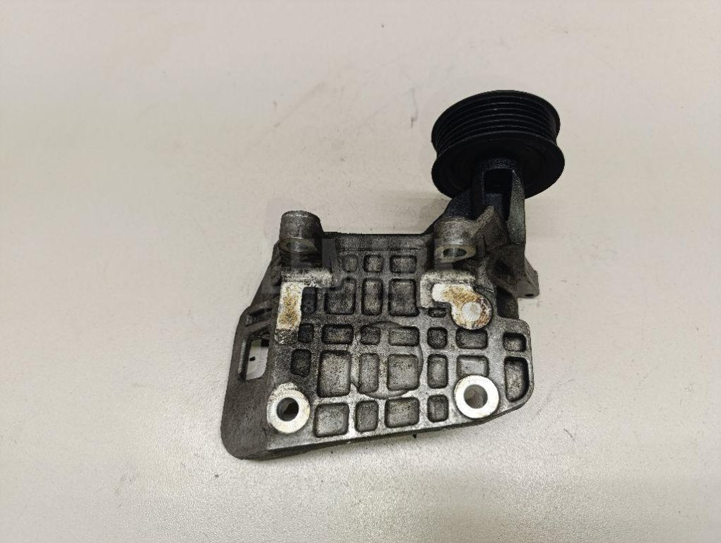 Кронштейн генератора