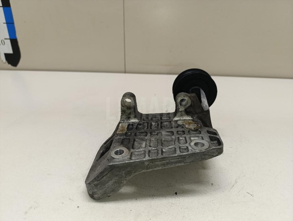 Кронштейн генератора