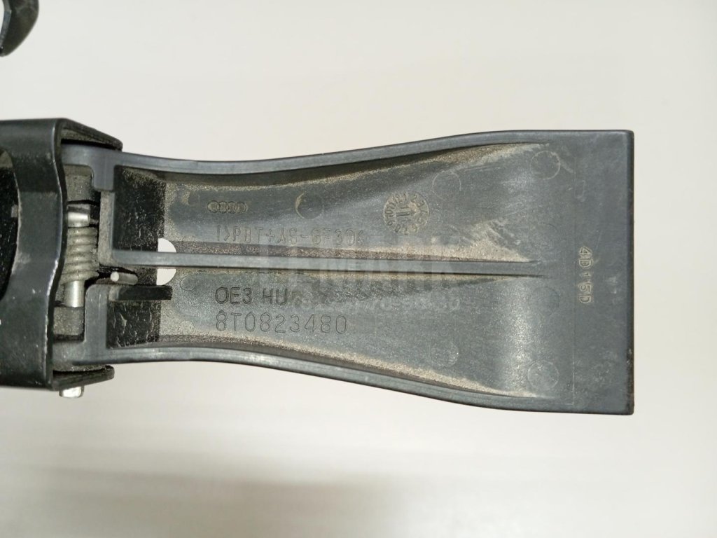 Крючок капота