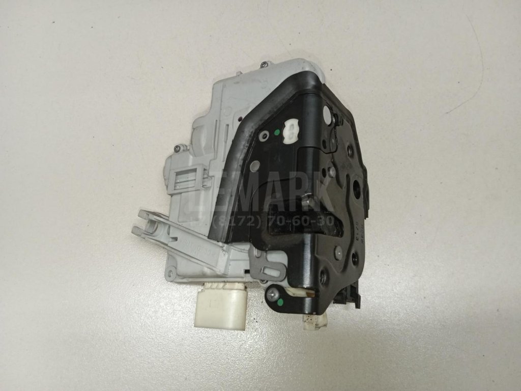 Замок двери передней правой