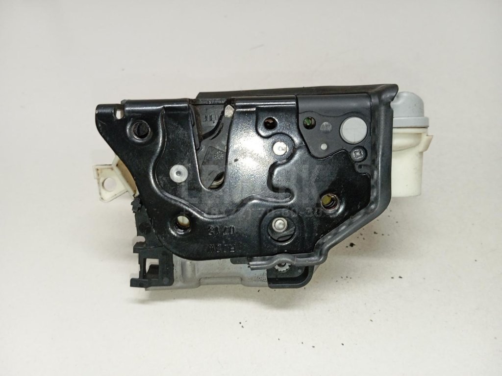 Замок двери передней правой