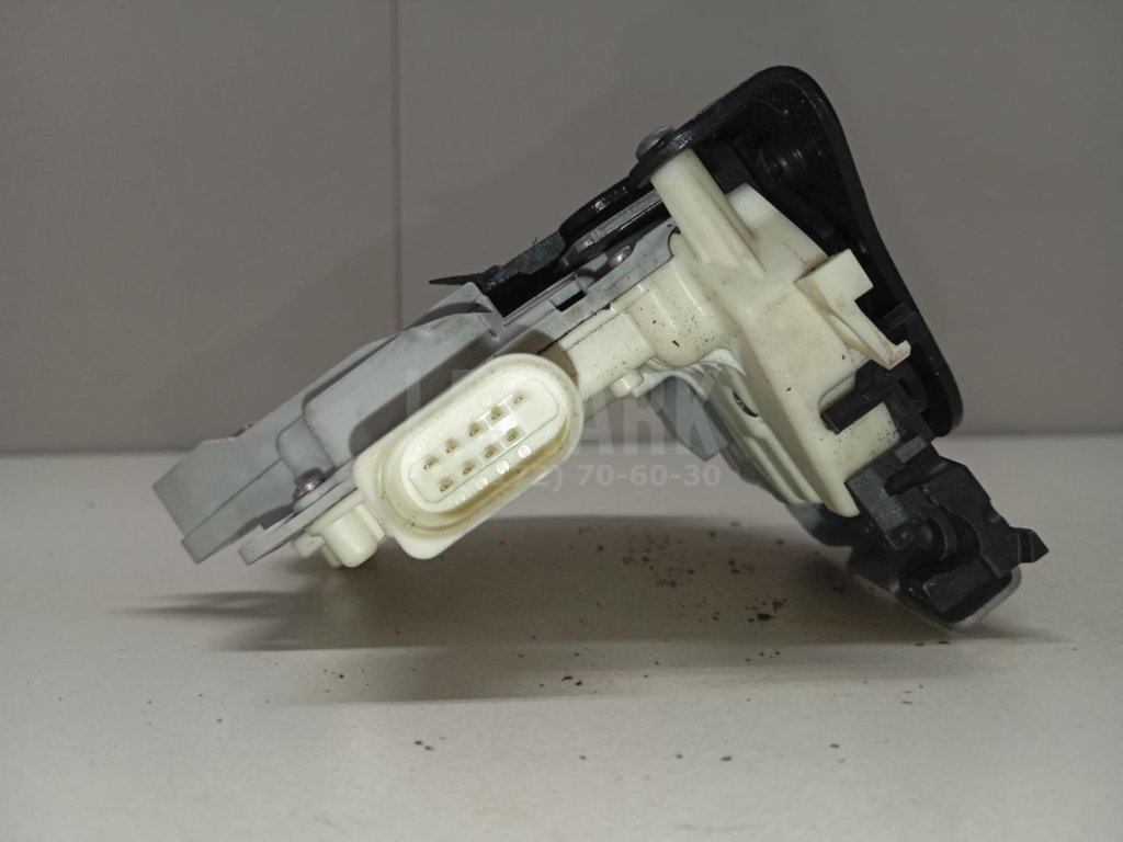 Замок двери передней правой