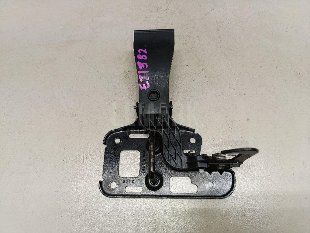 Крючок капота