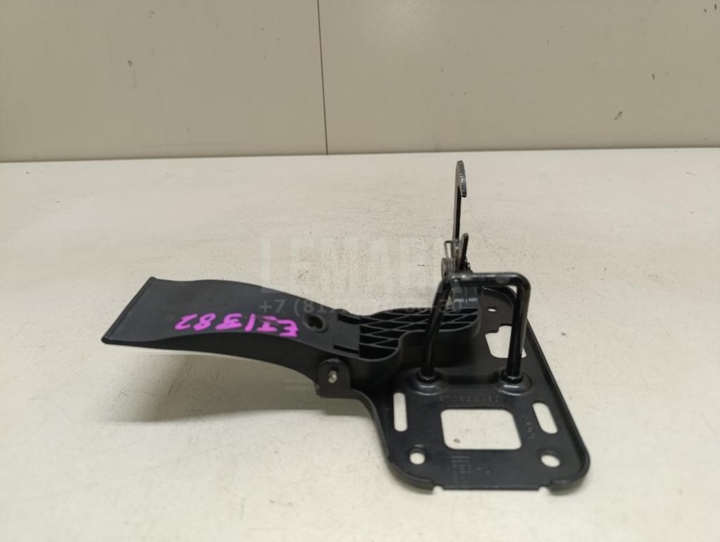 Крючок капота