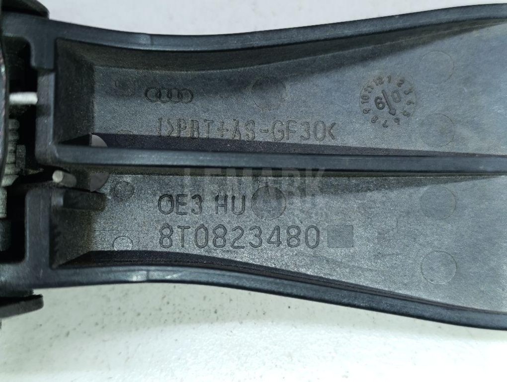 Крючок капота