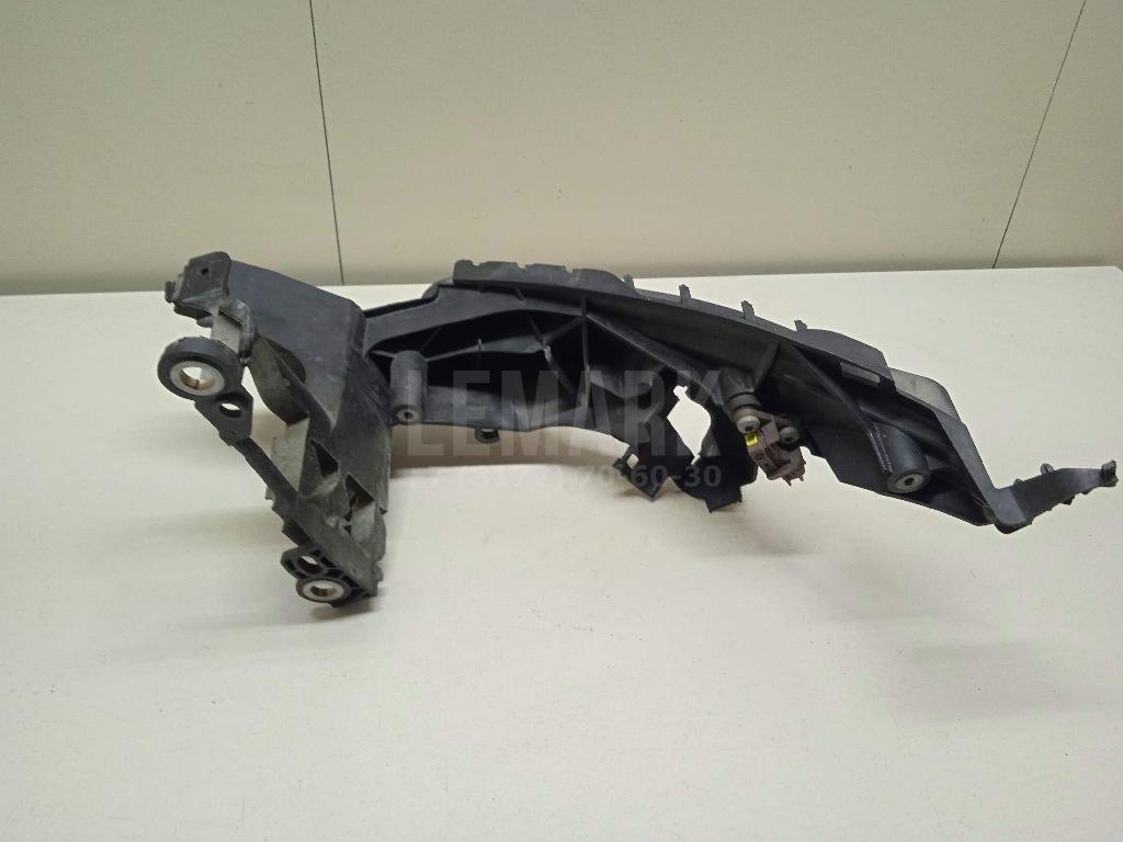 Кронштейн фар правый для  Audi A3 [8P1] 2003-2013