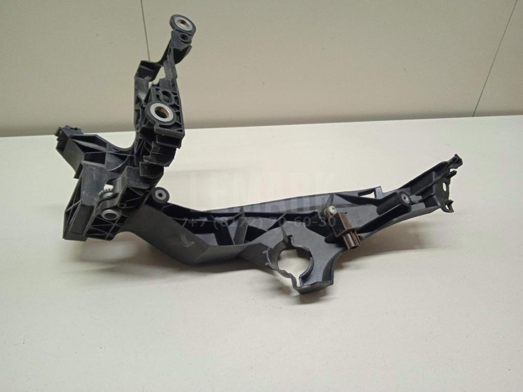 Кронштейн фар правый для  Audi A3 [8P1] 2003-2013