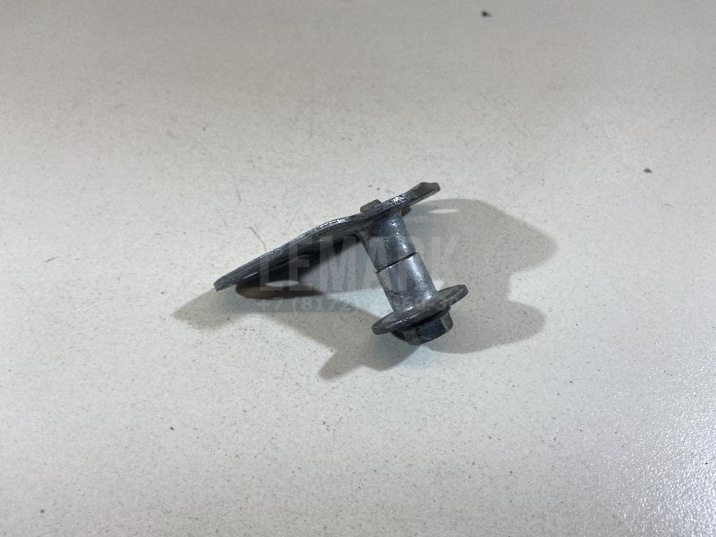 Кронштейн глушителя