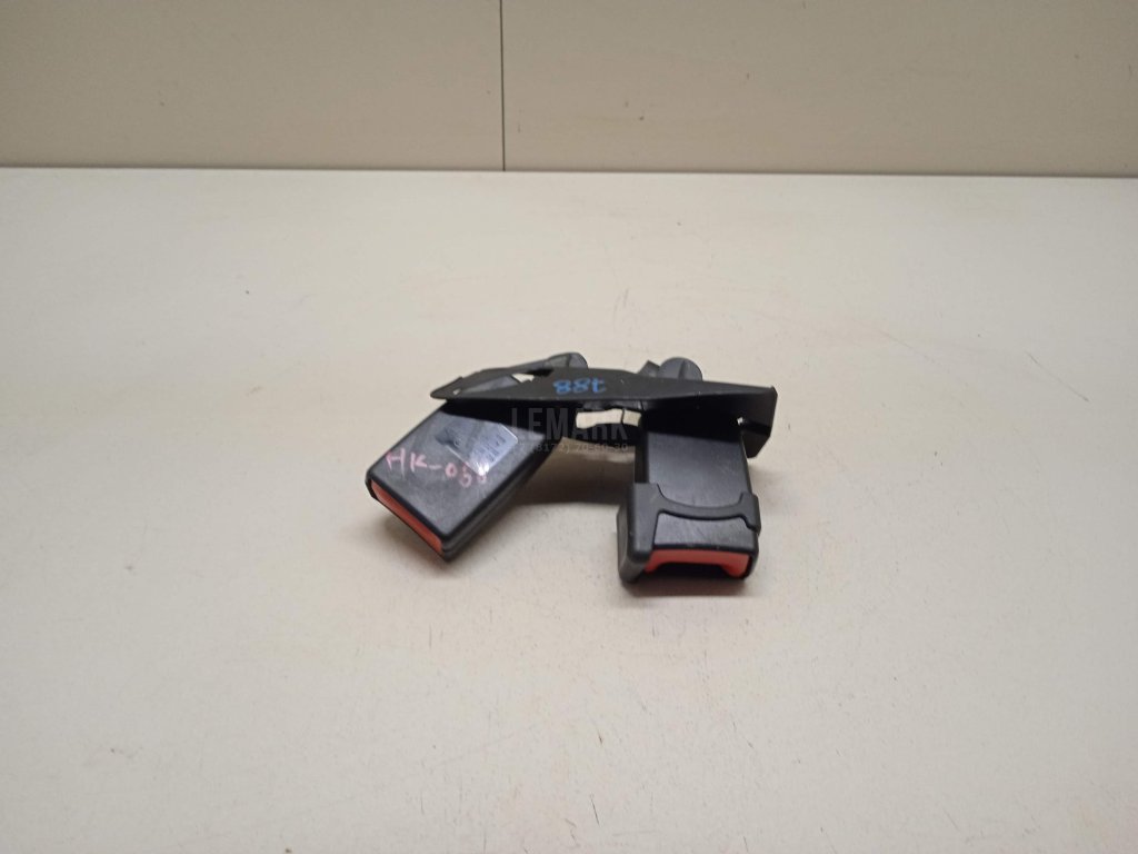 Ответная часть ремня безопасности