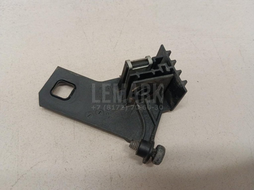 Кронштейн фар правый