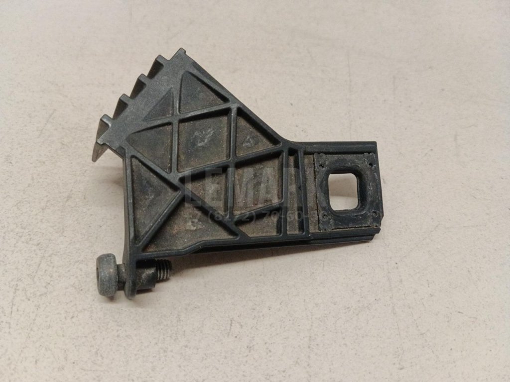 Кронштейн фар правый