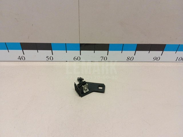 Кронштейн фар правый