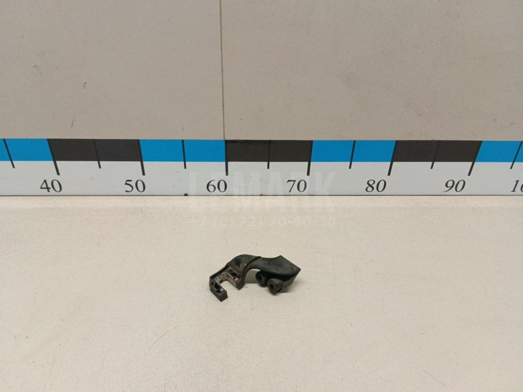 Кронштейн фар правый