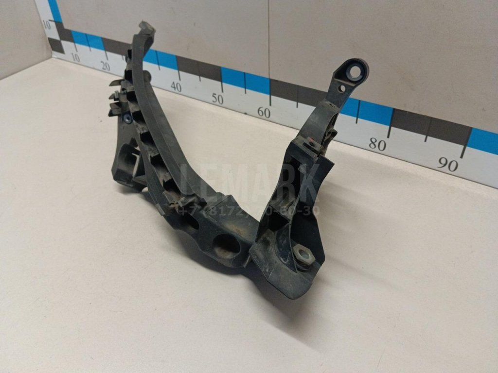 Кронштейн фар правый