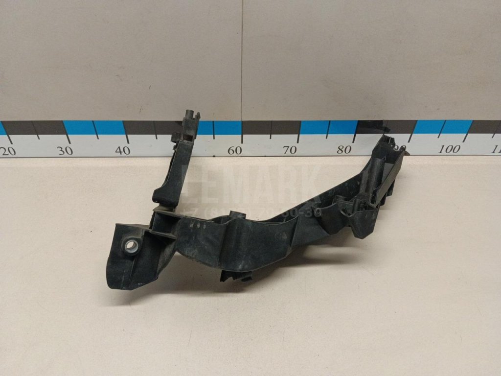 Кронштейн фар правый