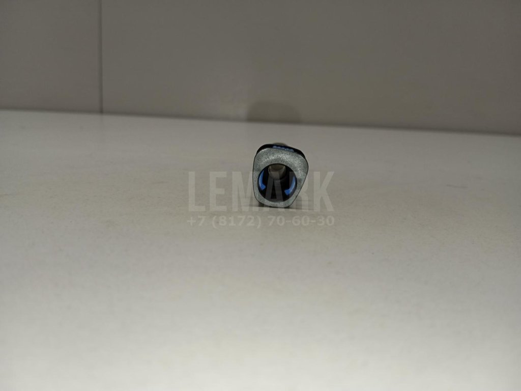 Штуцер трубки омывателя