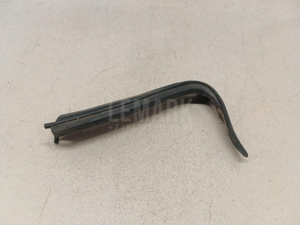 Уплотнитель фары для  Alfa Romeo 159 2005-2011