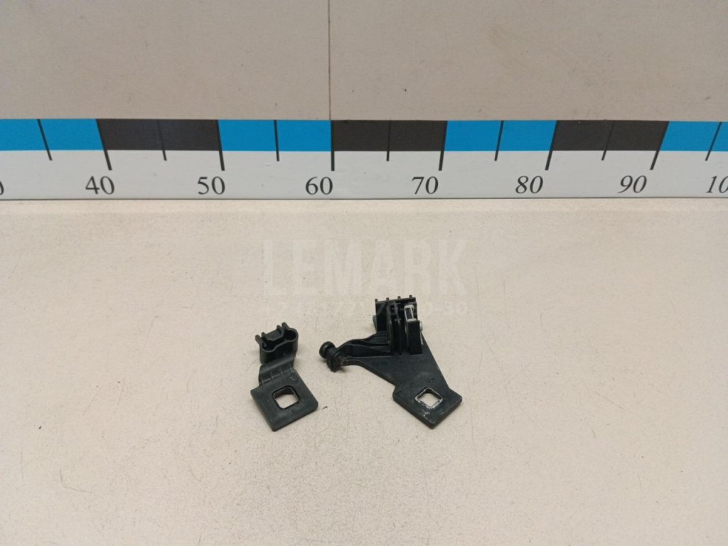 Кронштейн крепления фары