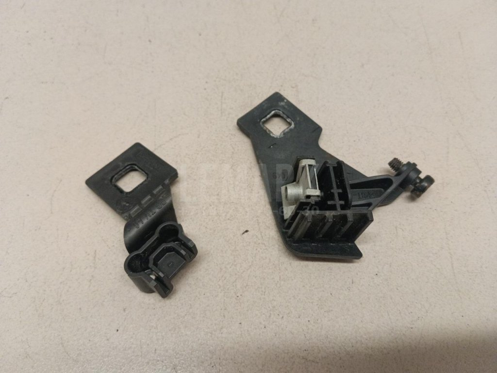 Кронштейн крепления фары