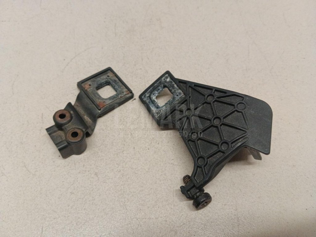 Кронштейн крепления фары