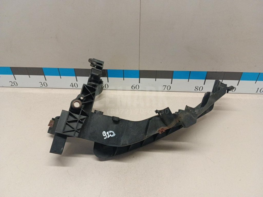 Кронштейн фар правый