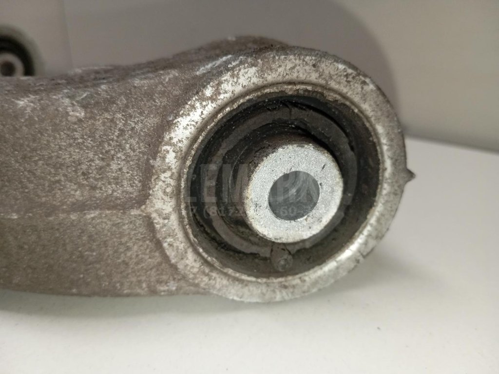 Рычаг задний нижний правый