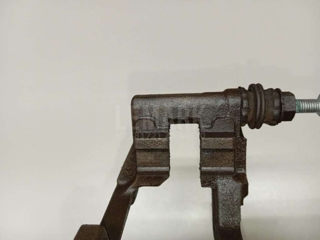 Скоба суппорта заднего правого