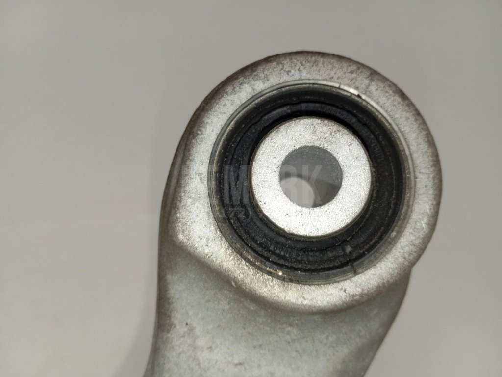 Рычаг задний верхний правый