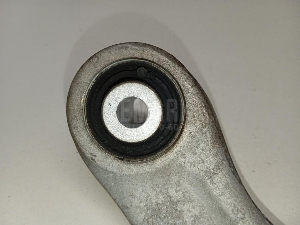 Рычаг задний верхний правый