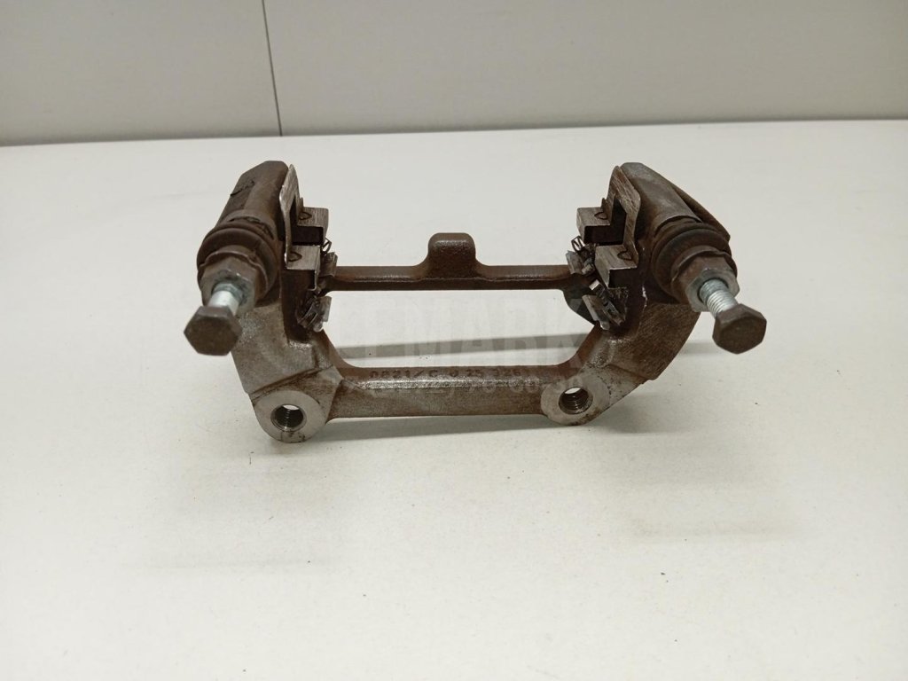 Скоба суппорта заднего левого