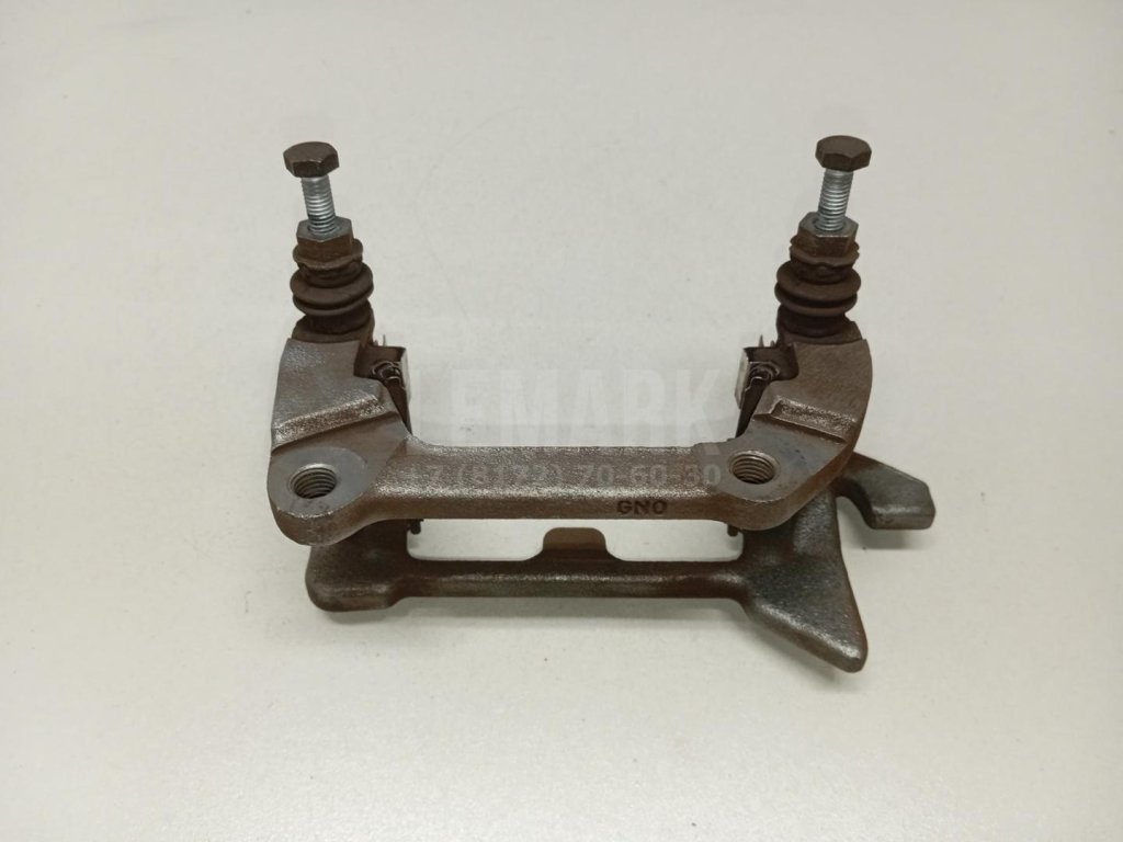 Скоба суппорта заднего левого