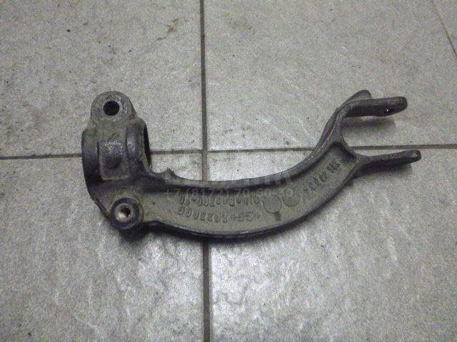 Кронштейн амортизатора правый