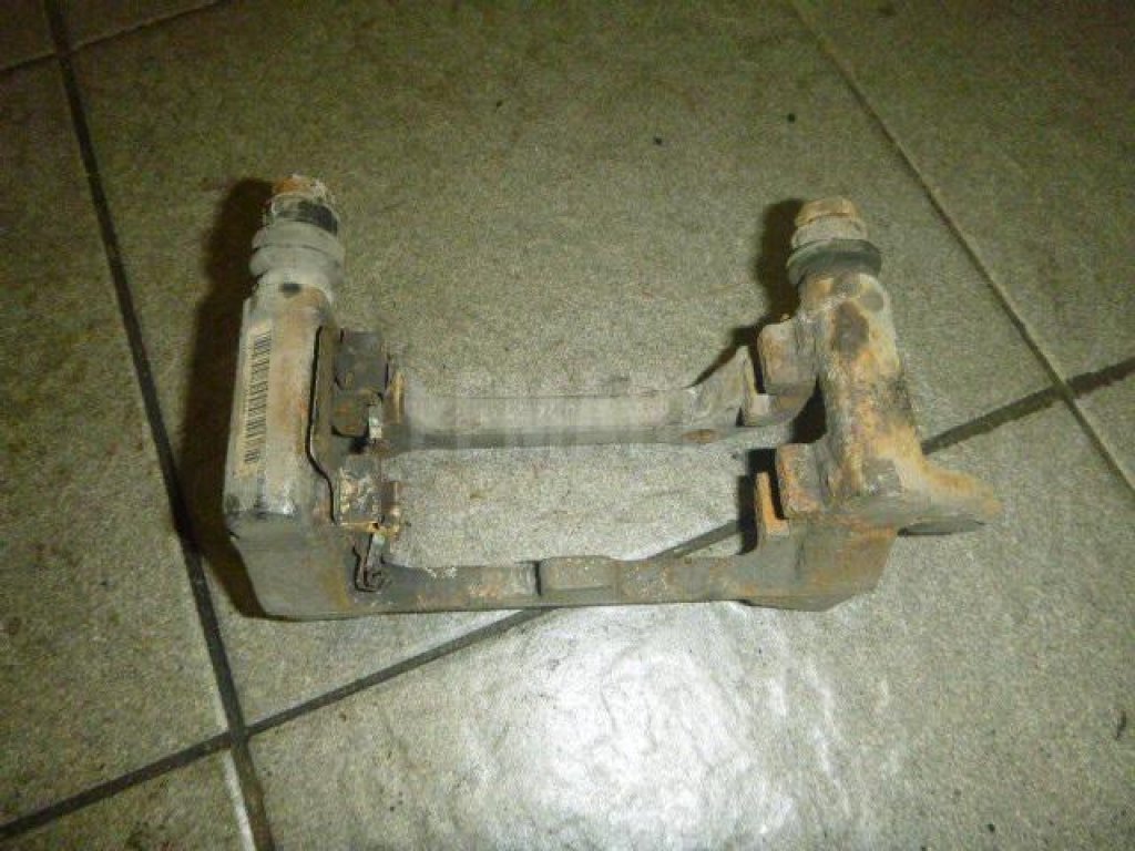 Скоба суппорта заднего правого