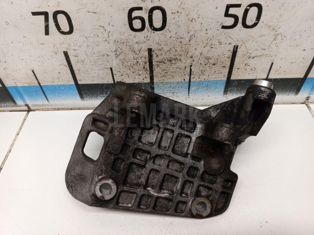 Кронштейн генератора