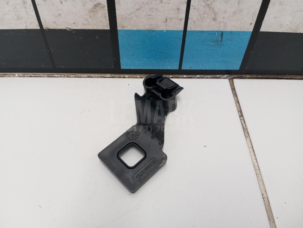 Кронштейн крепления фары