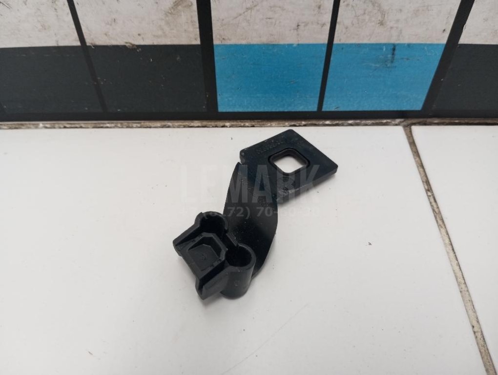 Кронштейн крепления фары