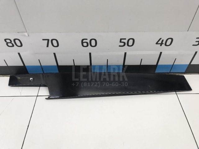 Накладка двери передней левой