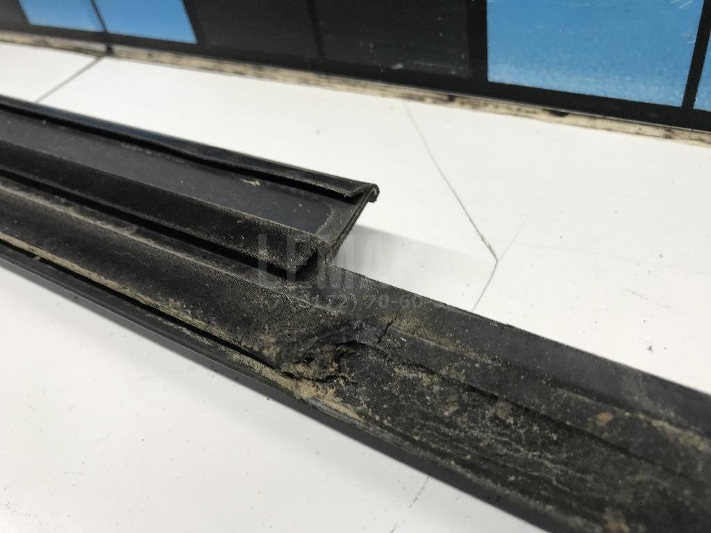 Накладка стекла заднего правого