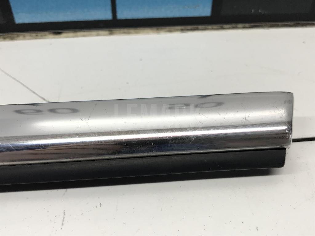 Накладка стекла заднего правого