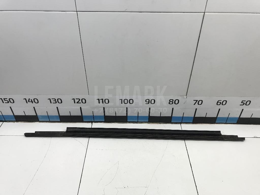 Накладка стекла заднего правого