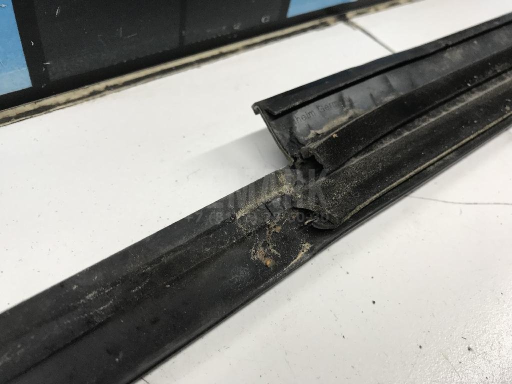 Накладка стекла заднего правого