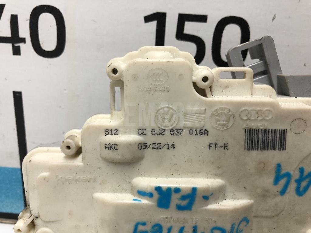 Замок двери передней правой