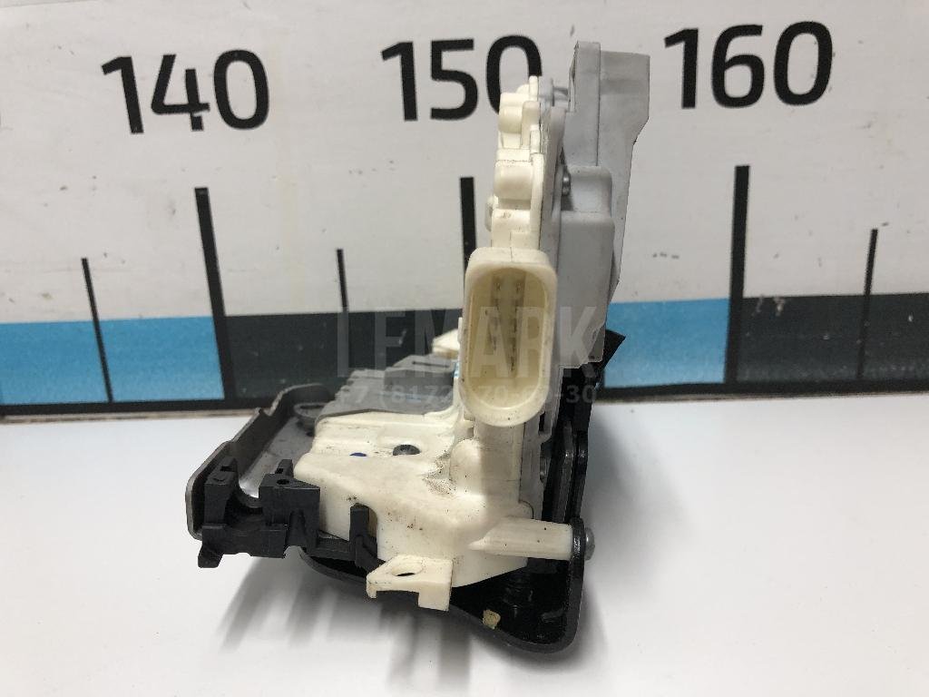 Замок двери передней правой