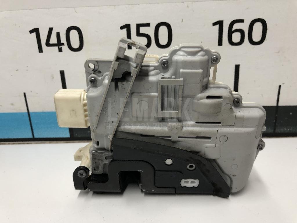 Замок двери передней правой