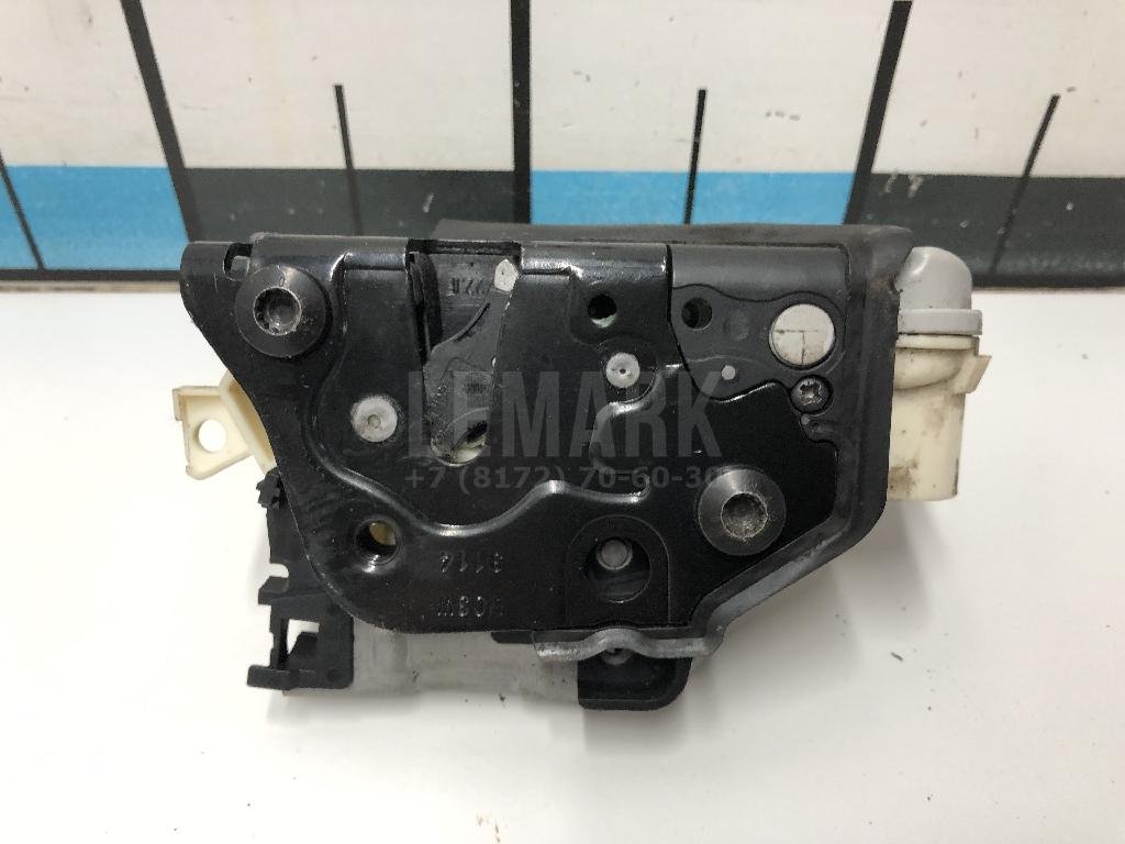 Замок двери передней правой