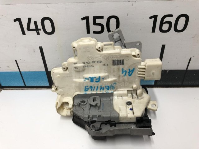 Замок двери передней правой